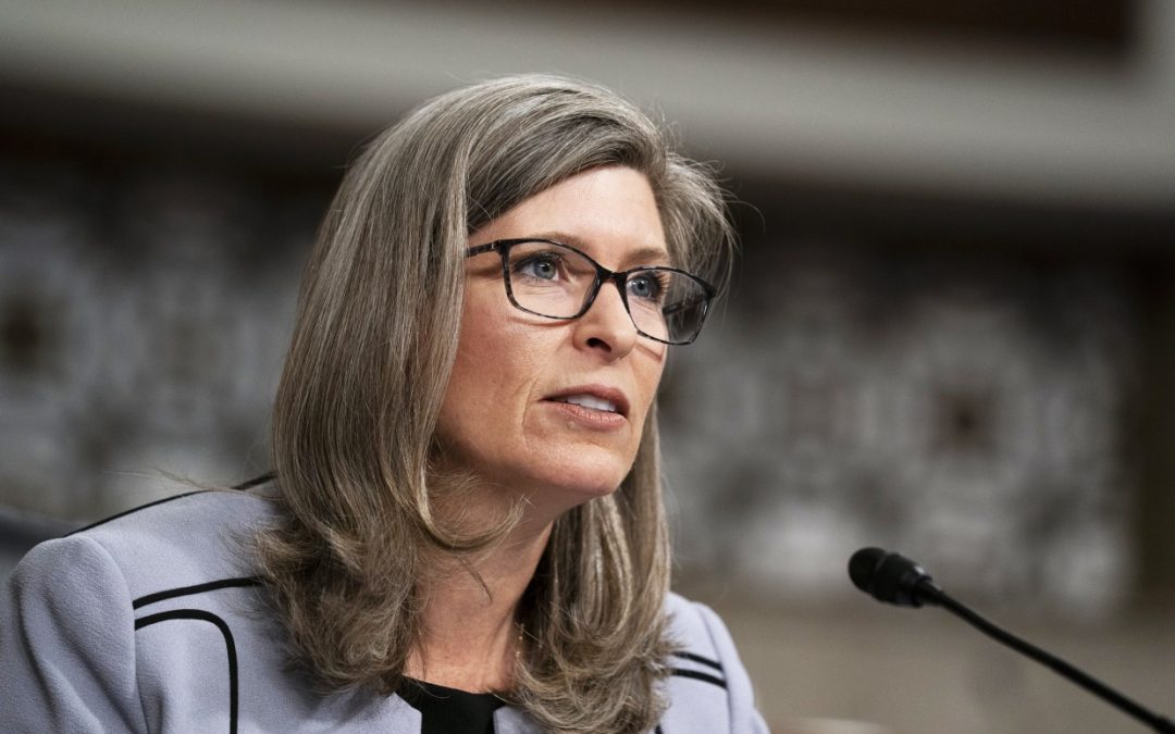 Must See Picture: Joni Ernst Helping Feinstein Move Gun Control!